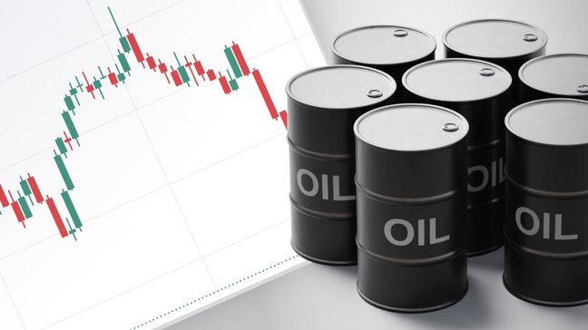 Crude Oil extends pullback from monthly high with eyes on US data