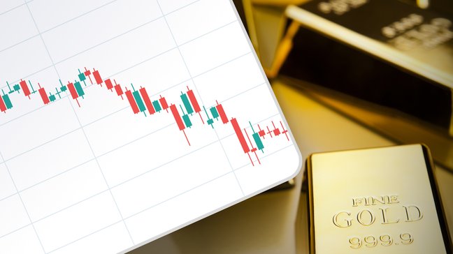 Gold remains depressed as US Dollar stabilizes, yields grind higher ahead of US employment data